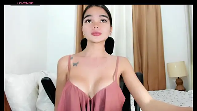 Snapshot of kendall_petite18 chatting on 06-04-26, 08:59 kendall petite18 online show from 06-04-26, 08:59