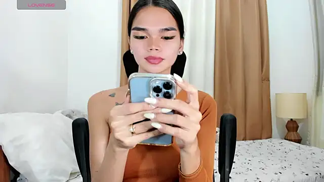 Snapshot of kendall_petite18 chatting on 06-07-26, 04:22 kendall petite18 online show from 06-07-26, 04:22