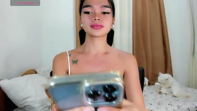 Snapshot of kendall_petite18 chatting on 07-09-26, 07:07 kendall petite18 online show from 07-09-26, 07:07