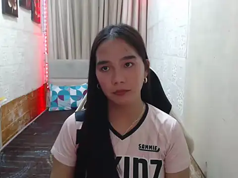 Snapshot of Sweet_sammie04 chatting on 09-15-25, 03:23 Sweet sammie04 online show from 09-15-25, 03:23