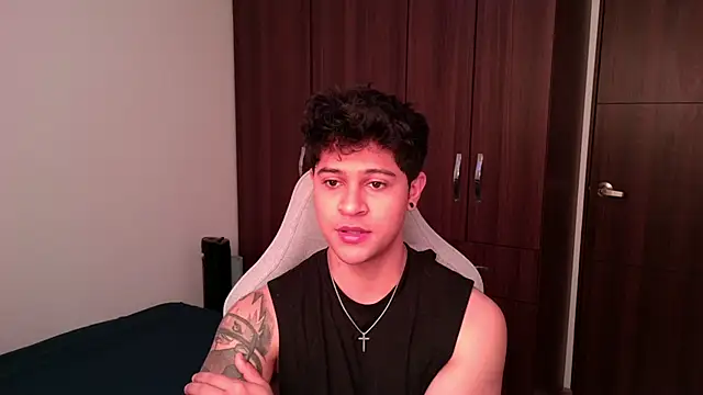 domsantiago  online show from 10-01-25, 02:01