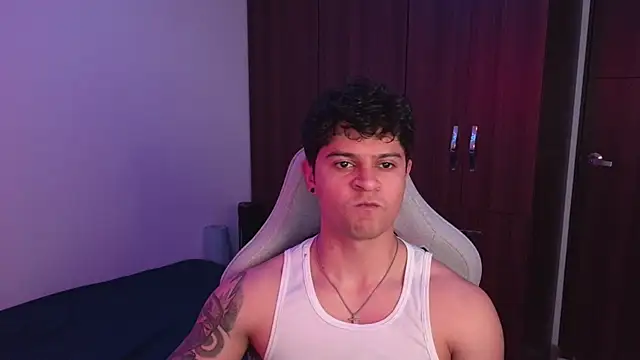 domsantiago  online show from 10-08-25, 11:13