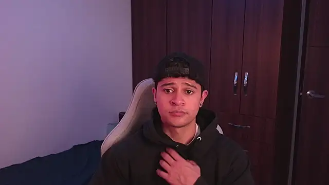 domsantiago  online show from 10-11-25, 03:06