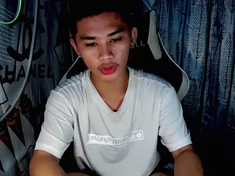 Snapshot of asianhardcock25 chatting on 11-27-25, 10:28 asianhardcock25 online show from 11-27-25, 10:28