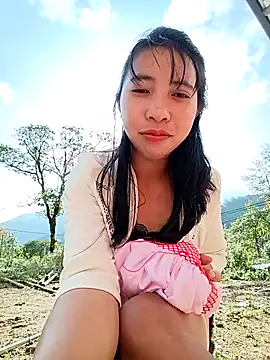 Snapshot of emaame68 chatting on 10-23-25, 01:38 emaame68 online show from 10-23-25, 01:38