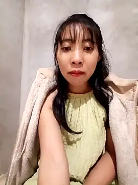 Snapshot of emaame68 chatting on 10-28-25, 03:25 emaame68 online show from 10-28-25, 03:25