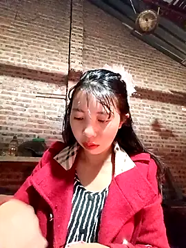 Snapshot of emaame68 chatting on 11-18-25, 01:33 emaame68 online show from 11-18-25, 01:33