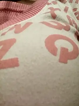 Snapshot of emaame68 chatting on 12-15-25, 01:04 emaame68 online show from 12-15-25, 01:04