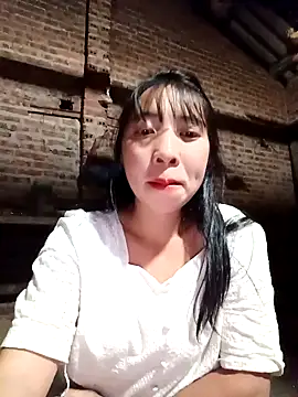 Snapshot of emaame68 chatting on 12-16-25, 01:27 emaame68 online show from 12-16-25, 01:27