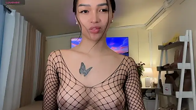 Snapshot of _agatha143_ chatting on 06-10-26, 02:23 agatha143 online show from 06-10-26, 02:23