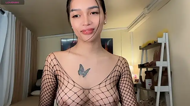 Snapshot of _agatha143_ chatting on 06-13-26, 02:42 agatha143 online show from 06-13-26, 02:42