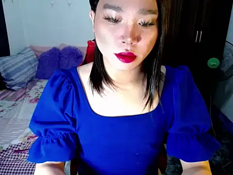 Snapshot of Urassiansweetcummer chatting on 09-19-25, 12:56 Urassiansweetcummer online show from 09-19-25, 12:56