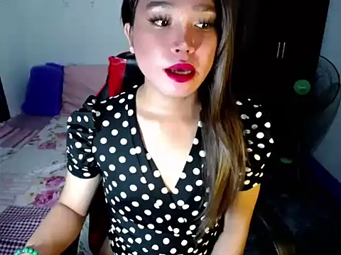 Urassiansweetcummer online show from 10-24-25, 02:08