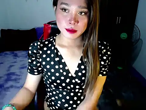 Urassiansweetcummer online show from 11-08-25, 02:12