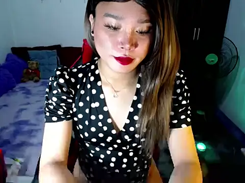 Urassiansweetcummer online show from 03-04-26, 08:15