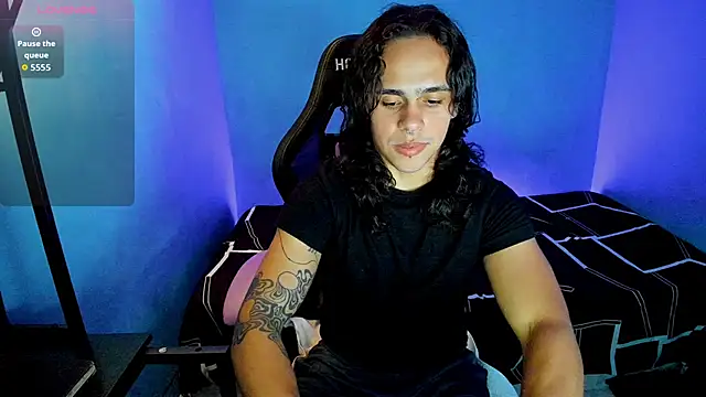 Snapshot of Maximiliano_scoott__ chatting on 09-17-25, 03:41 Maximiliano scoott   online show from 09-17-25, 03:41