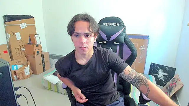 Snapshot of Maximiliano_scoott__ chatting on 10-28-25, 06:21 Maximiliano scoott   online show from 10-28-25, 06:21