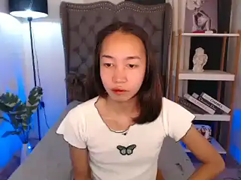 Snapshot of Sweet_kittyxx chatting on 11-08-25, 04:23 Sweet kittyxx online show from 11-08-25, 04:23