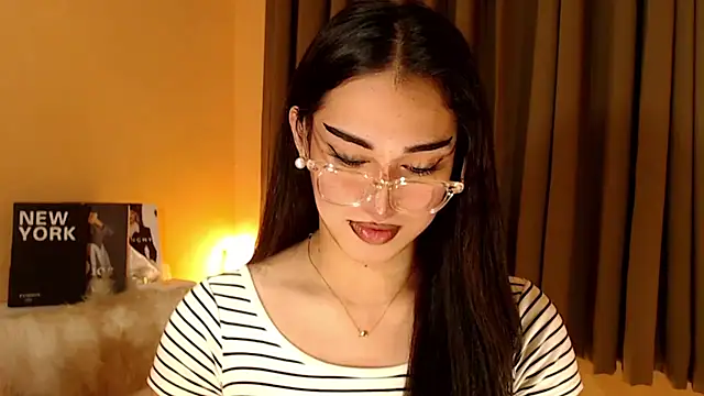 Snapshot of magnificent_kitana chatting on 10-19-25, 01:23 magnificent kitana online show from 10-19-25, 01:23