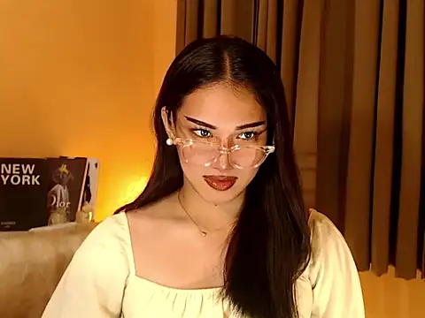 Snapshot of magnificent_kitana chatting on 10-31-25, 03:46 magnificent kitana online show from 10-31-25, 03:46