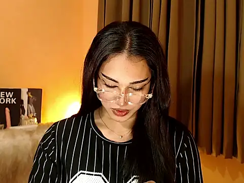 Snapshot of magnificent_kitana chatting on 11-10-25, 08:13 magnificent kitana online show from 11-10-25, 08:13