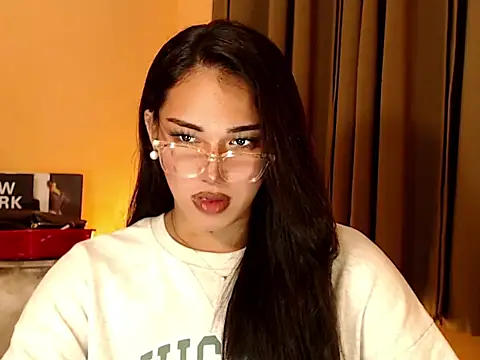 Snapshot of magnificent_kitana chatting on 11-10-25, 09:14 magnificent kitana online show from 11-10-25, 09:14