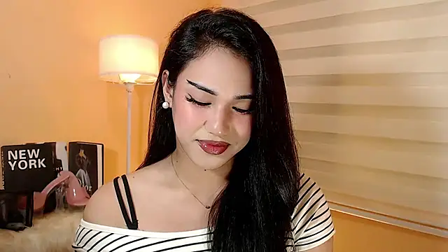 Snapshot of magnificent_kitana chatting on 12-02-25, 12:43 magnificent kitana online show from 12-02-25, 12:43