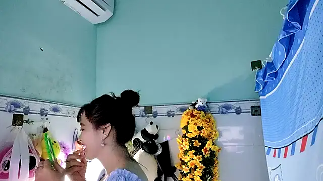 Snapshot of emgaixinhngoan chatting on 09-10-25, 03:34 emgaixinhngoan online show from 09-10-25, 03:34