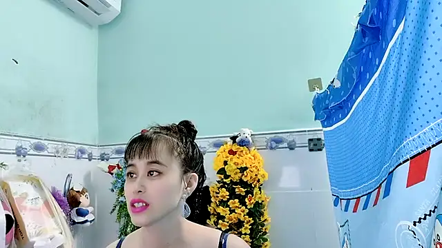 Snapshot of emgaixinhngoan chatting on 09-15-25, 02:28 emgaixinhngoan online show from 09-15-25, 02:28