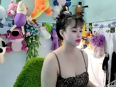 Snapshot of emgaixinhngoan chatting on 10-16-25, 04:13 emgaixinhngoan online show from 10-16-25, 04:13