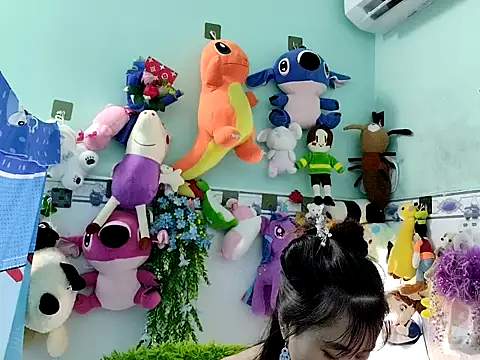 Snapshot of emgaixinhngoan chatting on 10-27-25, 04:44 emgaixinhngoan online show from 10-27-25, 04:44