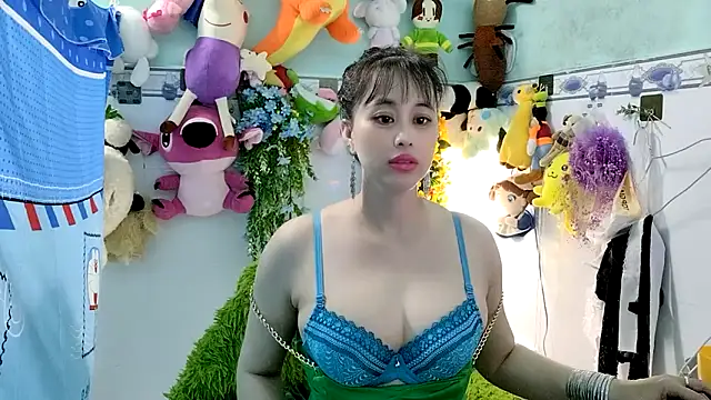 Snapshot of emgaixinhngoan chatting on 11-07-25, 01:00 emgaixinhngoan online show from 11-07-25, 01:00