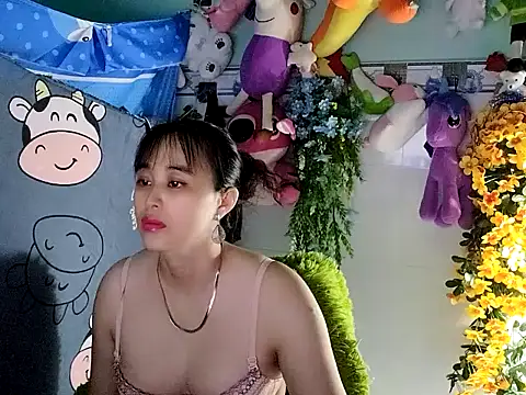 Snapshot of emgaixinhngoan chatting on 11-17-25, 04:18 emgaixinhngoan online show from 11-17-25, 04:18