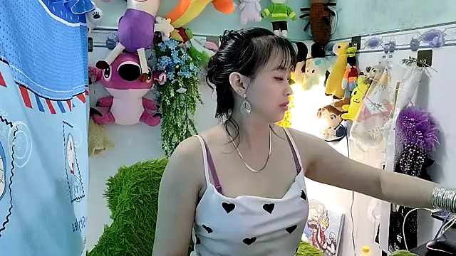 Snapshot of emgaixinhngoan chatting on 11-19-25, 02:39 emgaixinhngoan online show from 11-19-25, 02:39