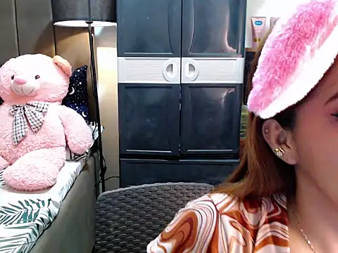 Snapshot of urswtasian_chesca chatting on 11-26-25, 02:40 urswtasian chesca online show from 11-26-25, 02:40