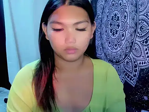 Snapshot of Lou_heart chatting on 07-15-26, 03:01 Lou heart online show from 07-15-26, 03:01