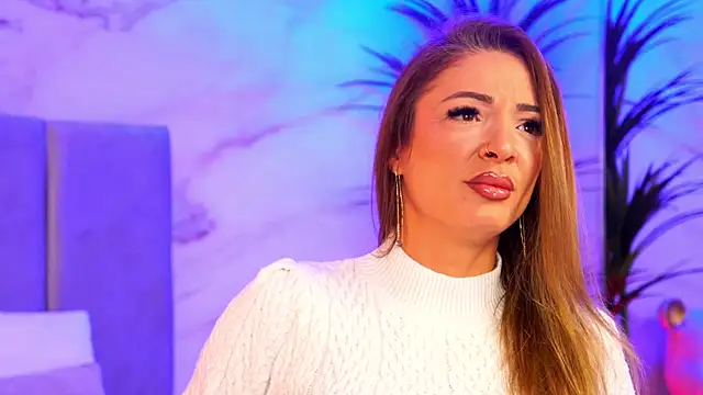 Snapshot of Izabellle02 chatting on 12-22-25, 06:21 Izabellle02 online show from 12-22-25, 06:21