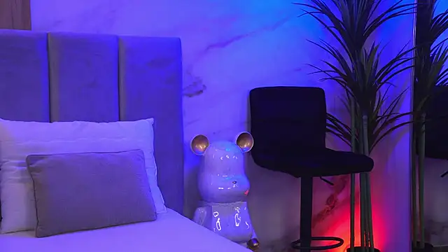 Izabellle02 online show from 04-13-26, 03:34