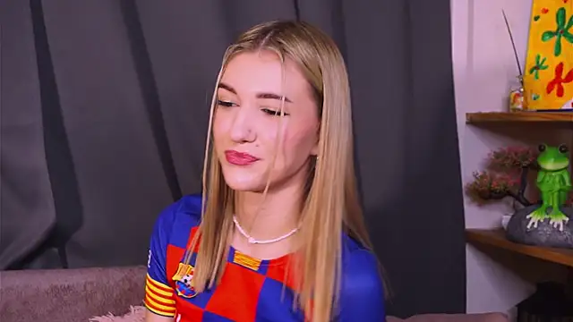 Snapshot of BeatrixGummer chatting on 09-20-25, 08:32 BeatrixGummer online show from 09-20-25, 08:32