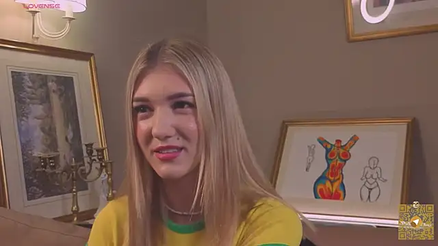 Snapshot of BeatrixGummer chatting on 10-05-25, 08:18 BeatrixGummer online show from 10-05-25, 08:18