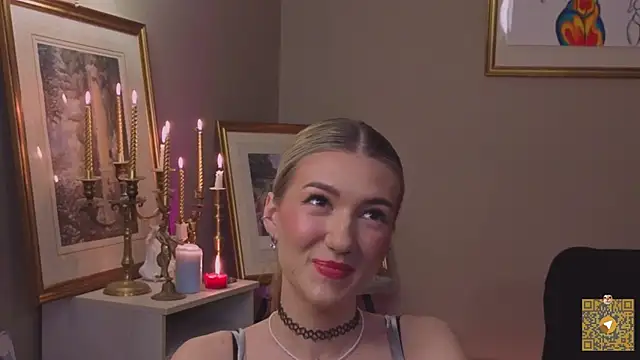 Snapshot of BeatrixGummer chatting on 10-22-25, 08:41 BeatrixGummer online show from 10-22-25, 08:41