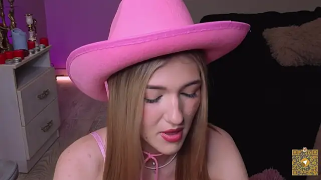 Snapshot of BeatrixGummer chatting on 10-23-25, 08:29 BeatrixGummer online show from 10-23-25, 08:29