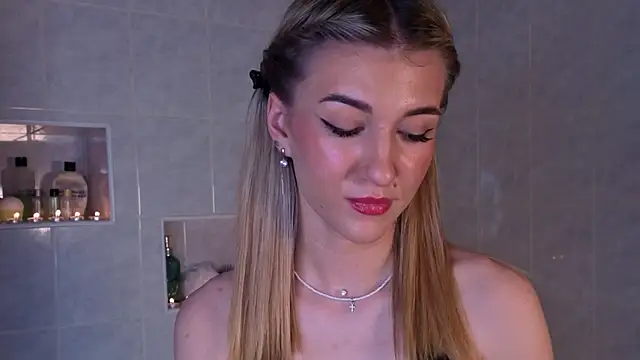 Snapshot of BeatrixGummer chatting on 10-27-25, 08:24 BeatrixGummer online show from 10-27-25, 08:24