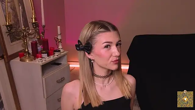 Snapshot of BeatrixGummer chatting on 10-29-25, 08:21 BeatrixGummer online show from 10-29-25, 08:21