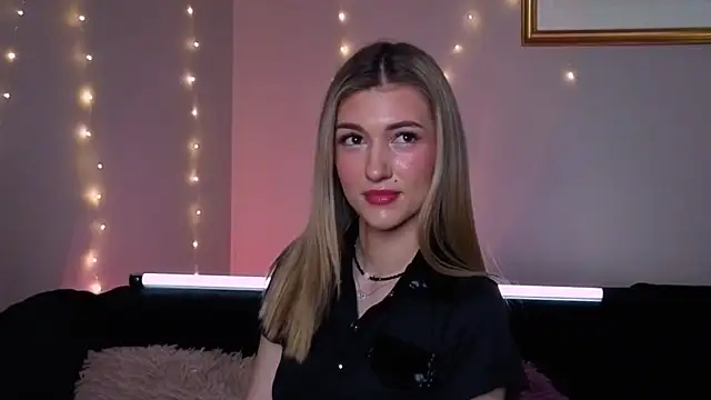 Snapshot of BeatrixGummer chatting on 11-27-25, 08:22 BeatrixGummer online show from 11-27-25, 08:22