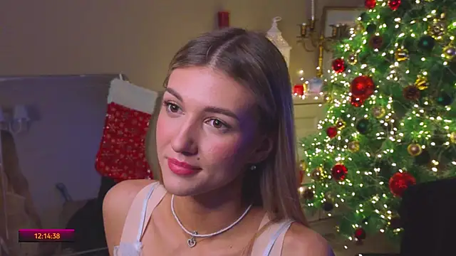 Snapshot of BeatrixGummer chatting on 12-15-25, 08:18 BeatrixGummer online show from 12-15-25, 08:18