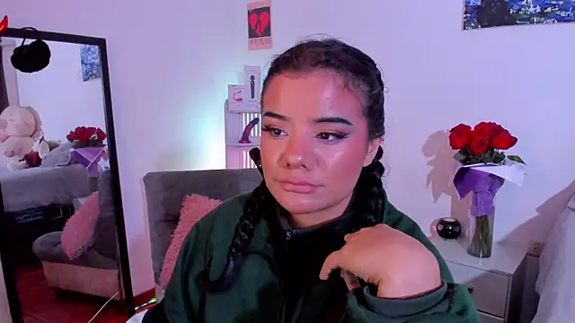 Shophie thoopson online show from 06-04-26, 04:40