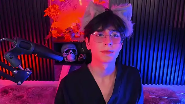 luixdust  online show from 10-04-25, 05:38