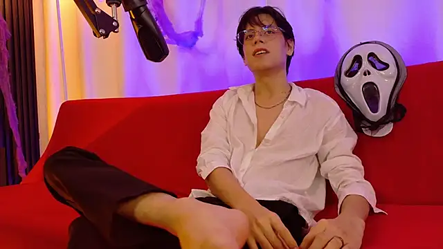 luixdust  online show from 10-24-25, 06:21