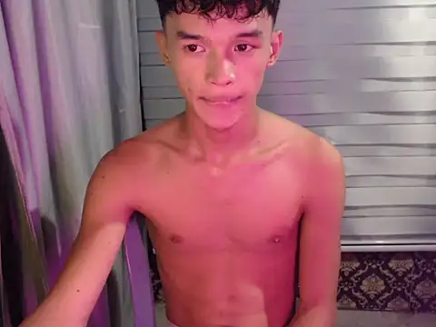 Snapshot of Daqt_15 chatting on 12-18-25, 12:33 Daqt 15 online show from 12-18-25, 12:33